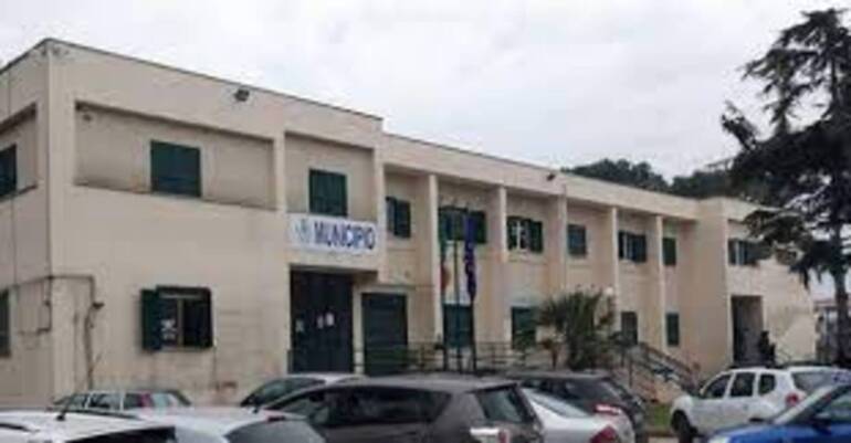 Furto in Municipio a Parete: rubati dalla cassaforte 2mila euro