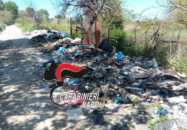 Giugliano, officina meccanica trasformata in discarica: 2 denunciati