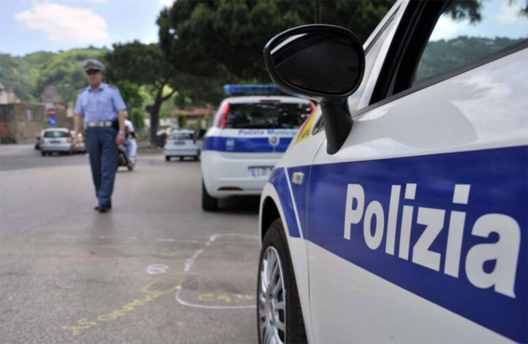 A Napoli polizia locale salva cani in stato di abbandono