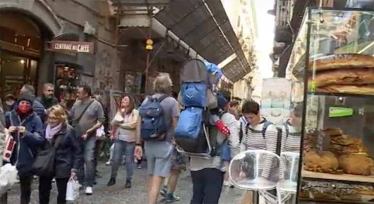 Napoli, scippa il borsello a un turista: arrestato tunisino