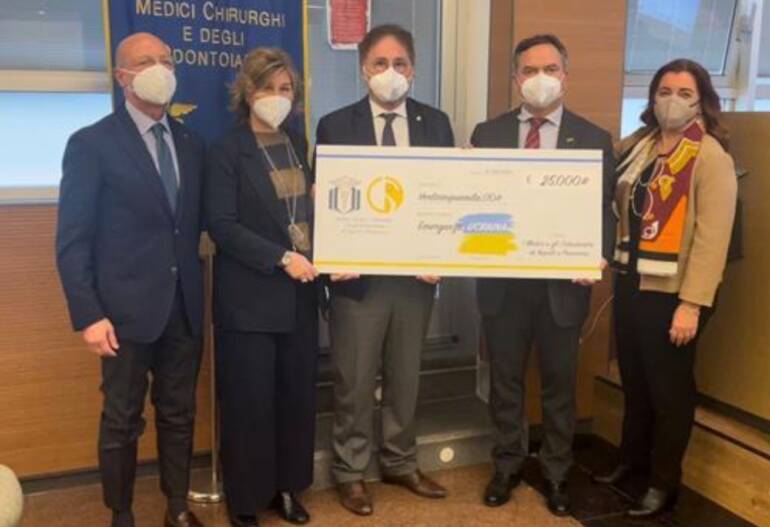 L’Ordine dei medici di Napoli dona 25mila euro ai profughi ucraini