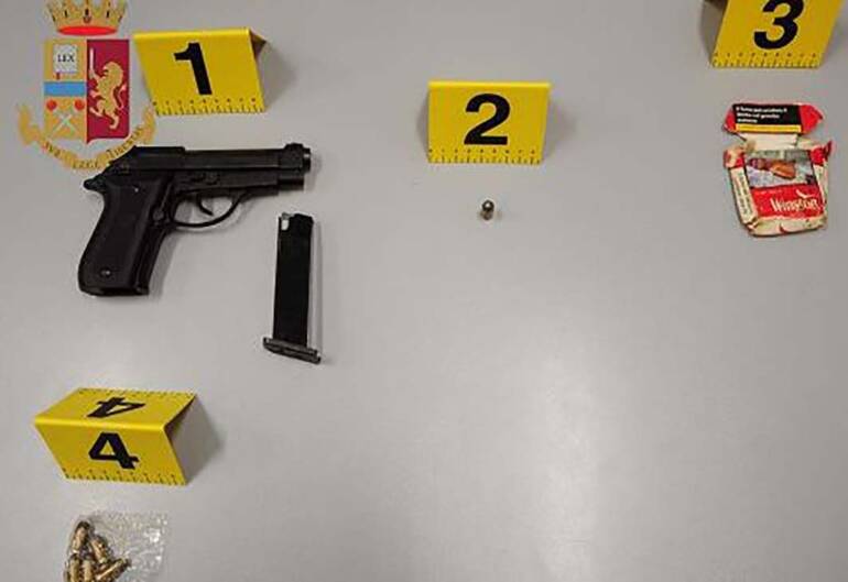 Ercolano, litiga coi vicini e li minaccia con una pistola a salve: denunciato