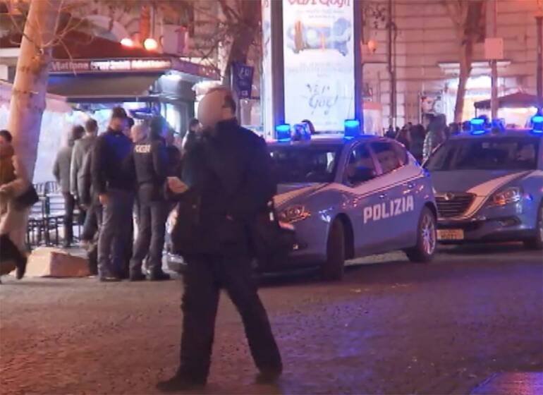 Aggressione a colpi di coltello in discoteca a Pozzuoli: caccia all’uomo