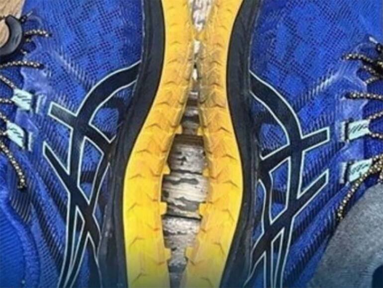 Mosca, arrestato perché calza sneakers con i colori dell’Ucraina