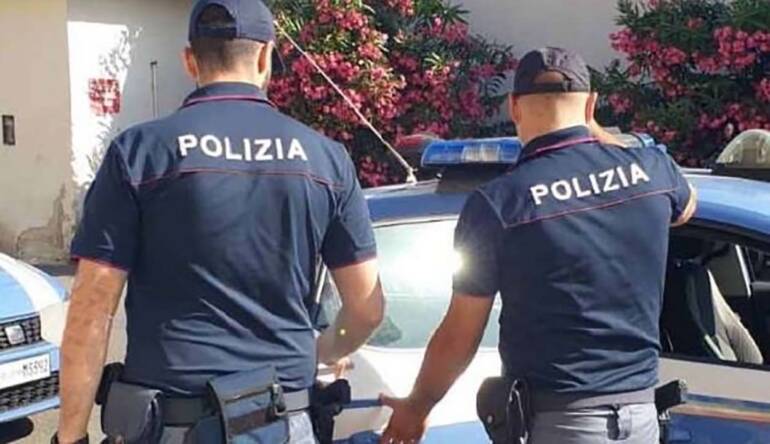 pompei aggredisce gli agenti