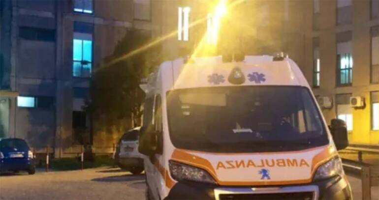 Caserta, investono cinghiale e si schiantano: muore 18enne