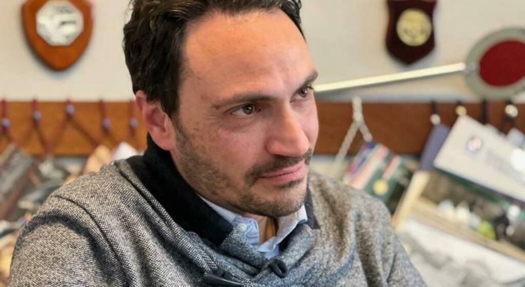 Arzano, vice comandante dei vigili condannata: Nicola Morra protesta con l’amministrazione