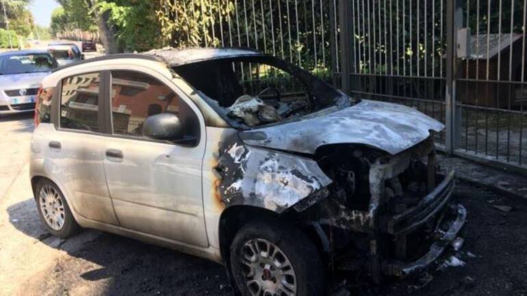 Avellino, in fiamme auto consigliere comunale: non escluso dolo