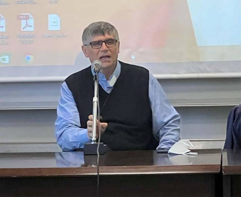Caivano, Don Patriciello al ministro Santanché: “Porta i bambini del Parco Verde in giro per l’Italia”
