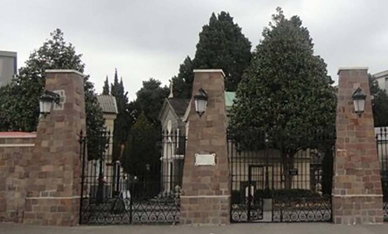 Polemiche ad Arzano: niente donne nel consorzio cimiteriale