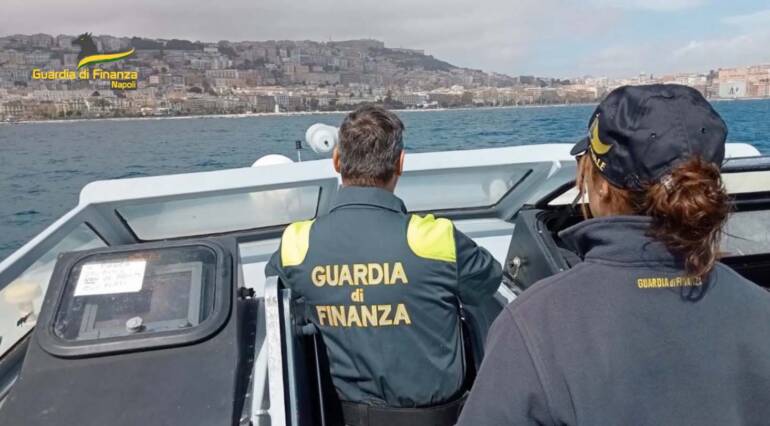 Napoli, la Finanza denuncia i barcaioli dello Scoglione di Marechiaro. IL VIDEO