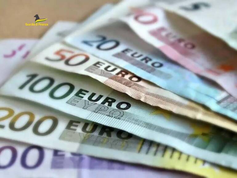Salerno, investimenti con mandato pagamento falso: sospeso commercialista