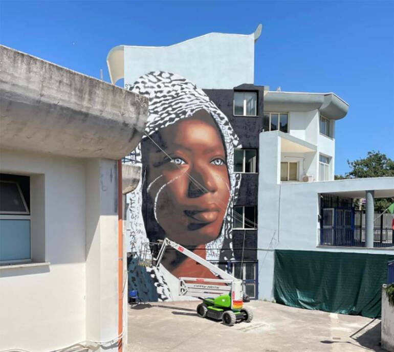 Ischia, insulti razzisti a Jorit per il murale