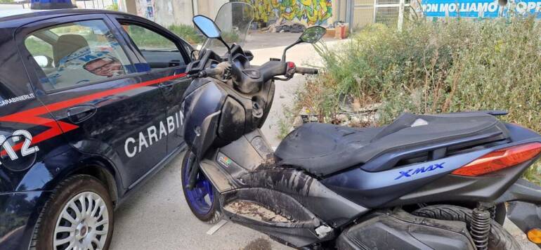 Angri, bimbo senza casco in scooter con genitori in autostrada, sanzioni