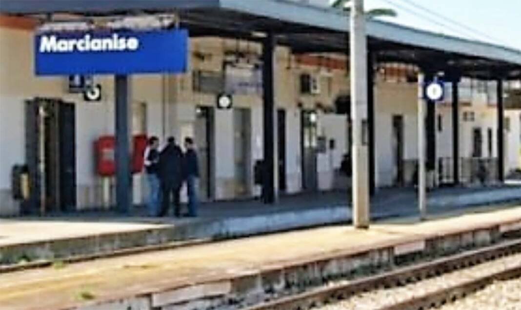 Marcianise, tragedy at the station: 45-year-old teacher dies after ...