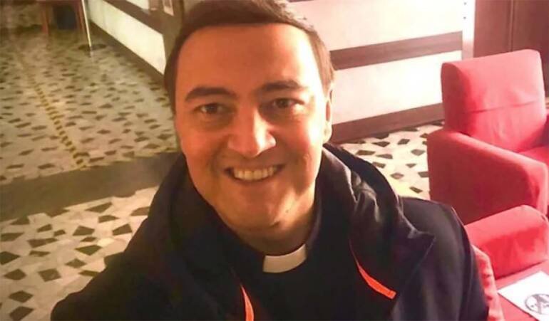 Covid, muore a 54 anni il parroco di Scario