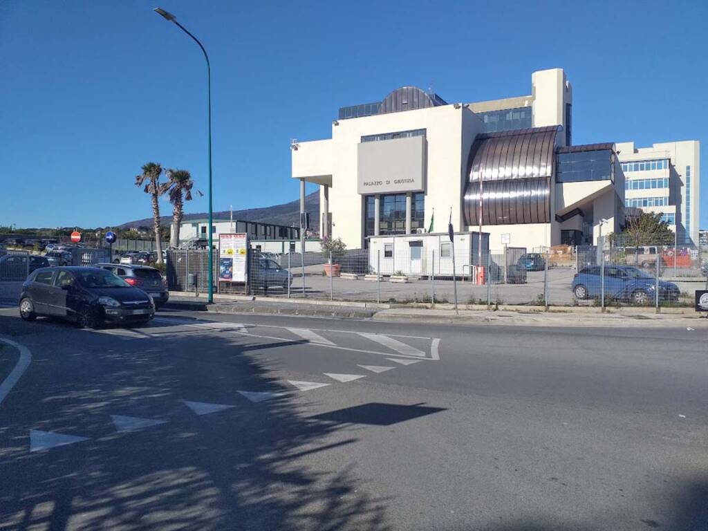 Avvelenavano il Sarno: scarichi tossici e rifiuti pericolosi, sequestrata azienda a Torre Annunziata