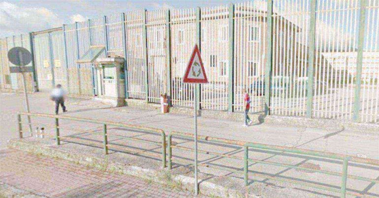 Pistola in pugno nel bar dell’Avellinese: arrestato 35enne 