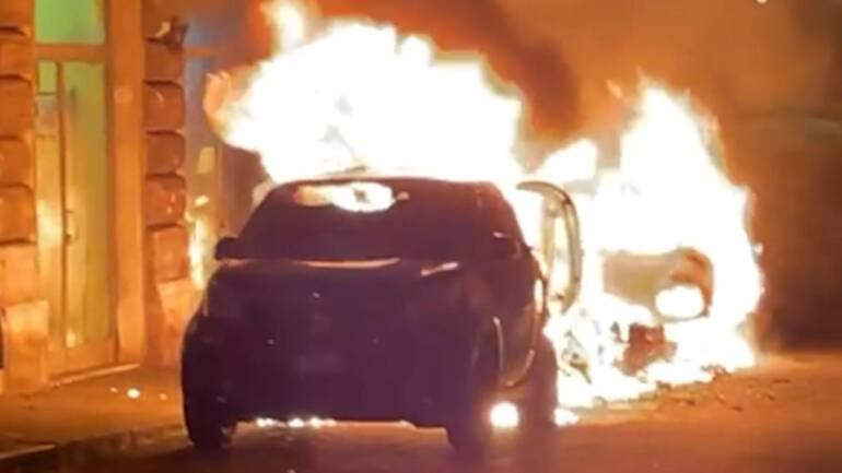 Sant’Antimo, auto bruciata nella notte