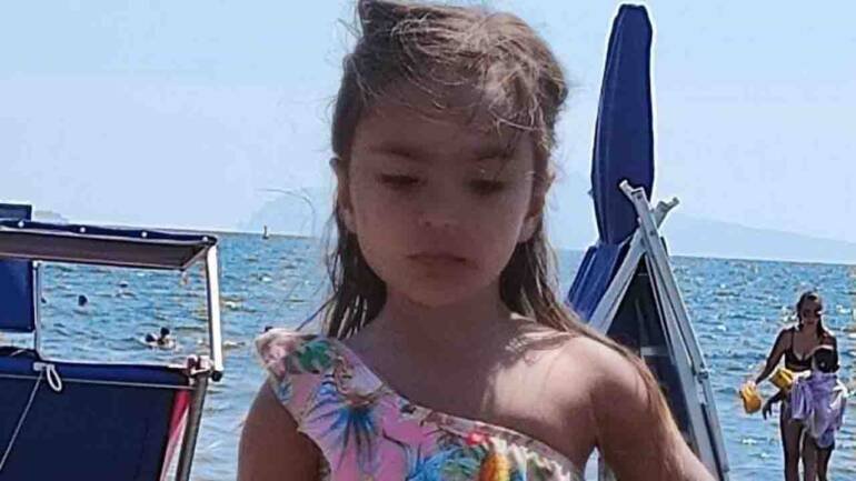 Torre Annunziata, indagata per abbandono di minore la mamma della piccola Vittoria