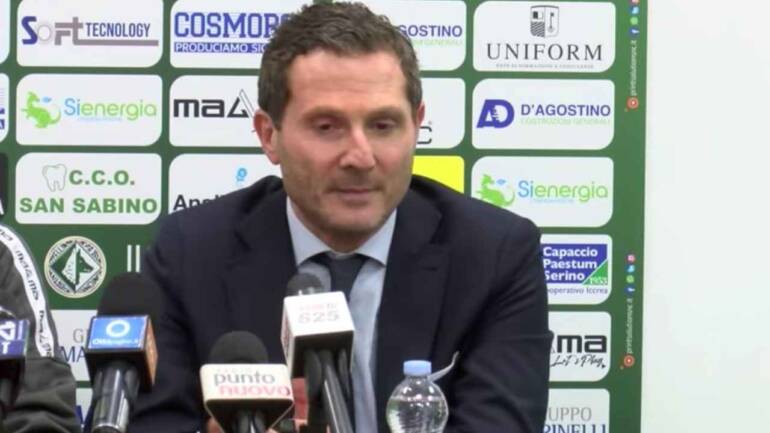 Avellino, finto ds cerca di acquistare calciatori: denunciato