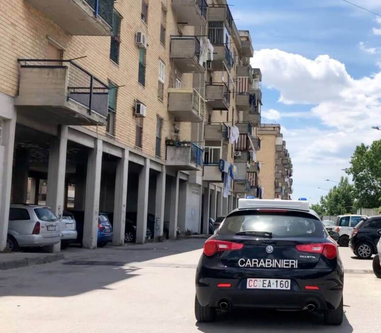 Caivano, denunciate 52 persone per occupazione abusiva. Quasi il 50% delle abitazioni controllate erano occupate senza titolo