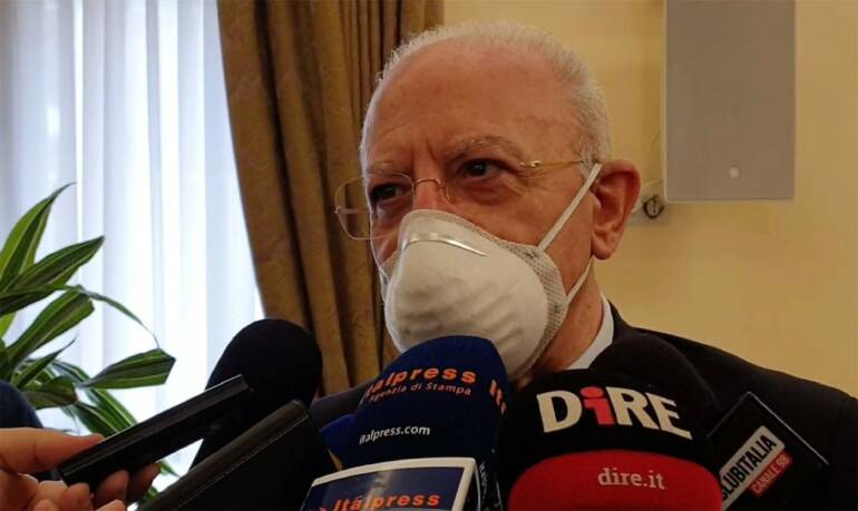 Campania, De Luca prepara i controlli in aeroporto per i rientri di agosto