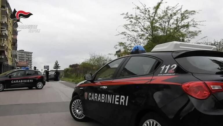 Arzano, era al mare con la famiglia il latitante del clan della 167: arrestato