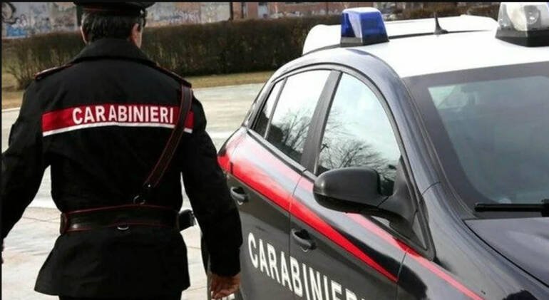 Aggredisce e minaccia con un coltello passeggeri di un autobus, senegalese arrestato a Torre Annunziata