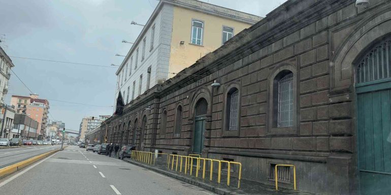 Boscoreale, racket in videochiamata dal carcere: chiesti 50mila euro al tabaccaio, due arresti