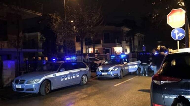 Castellammare, pistolero per amore: ai domiciliari 22enne