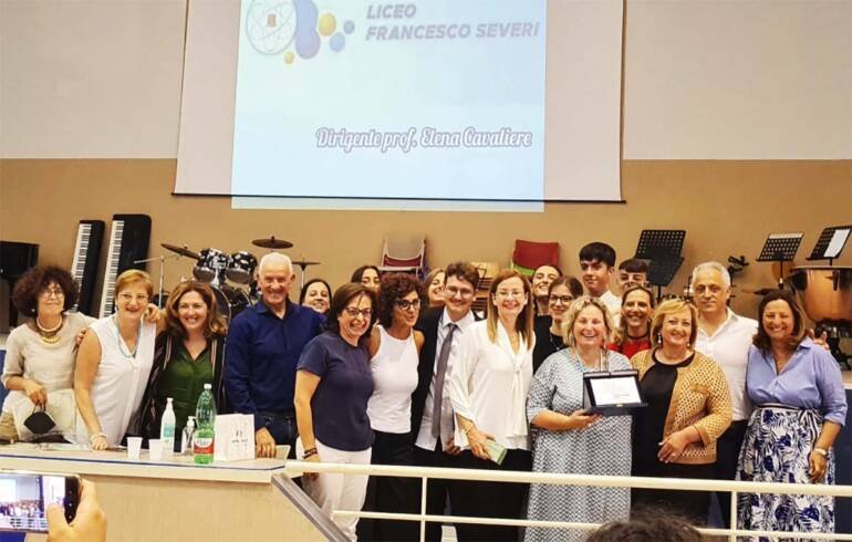 Castellammare, premiazione al Liceo Scientifico F. Severi per il Torneo “Dire e contraddire “
