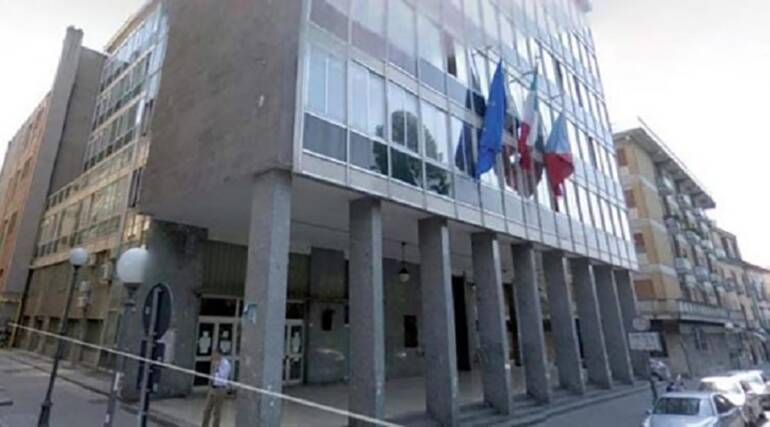 A Caserta ex funzionario a processo torna in servizio, gratis, per mancanza di personale