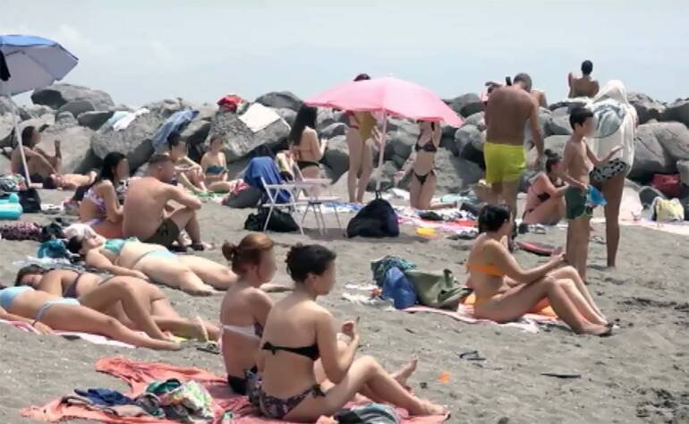 La denuncia Codacons: per la spiaggia in media 30-35 euro al giorno, fino a +25%