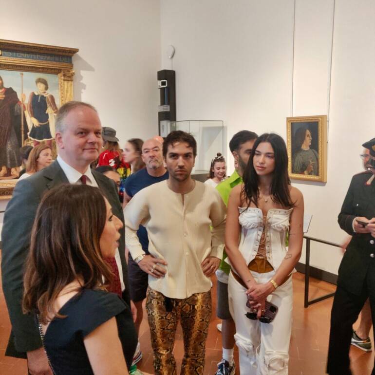 Le Gallerie degli Uffizi con Dua Lipa ha raggiunto oltre 1 milione di like su Tik Tok