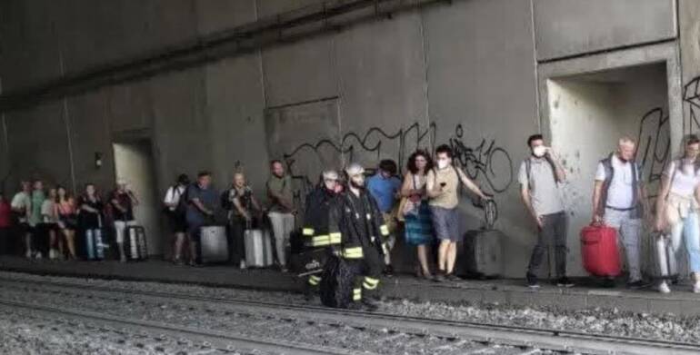 Incidente Frecciarossa, sulla linea  Roma Napoli la circolazione sempre sospesa a Prenestina