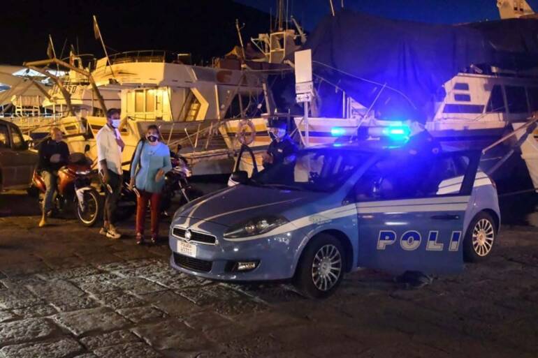 ischia, stupefacente nascosto nella borsa frigo