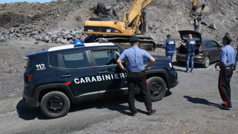 Maddaloni, estraeva calcare senza autorizzazione: denunciato titolare cava