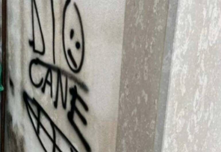 Marzano Appio, sfregiate le tombe nel cimitero e la chiesa dell’Annunziata