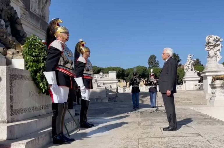 Festa della Repubblica, Mattarella: “L’Italia si muove per la pace”
