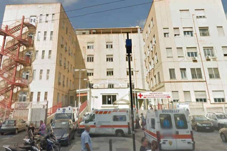Napoli, guardie giurate aggredite all’ospedale Loreto Mare