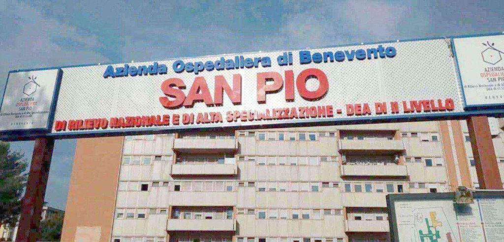 Notte di violenza fuori dalla discoteca Xuè: 17enne massacrato a colpi di mazza, è in rianimazione