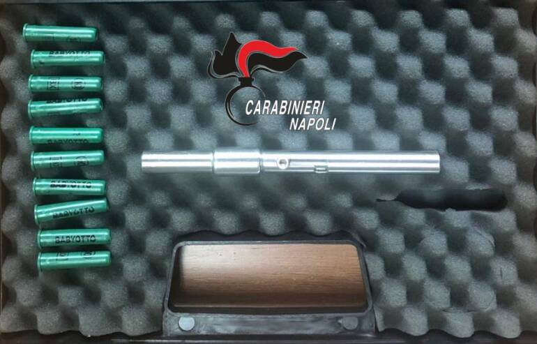 Sant’Antonio Abate, penna pistola in casa: arrestato 35enne
