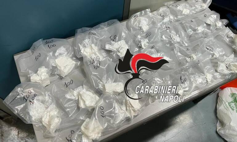 Pozzuoli, blitz antidroga: 3 arresti. Sequestrato più di un chilo di cocaina