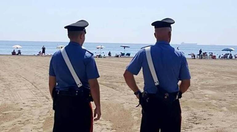 Pozzuoli, controlli nei lidi: denunciati titolari di 2 stabilimenti per abusivismo edilizio