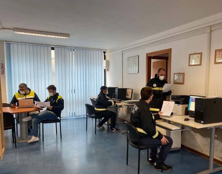 Procida, turisti bloccati in ascensore: salvati da carabinieri e protezione civile