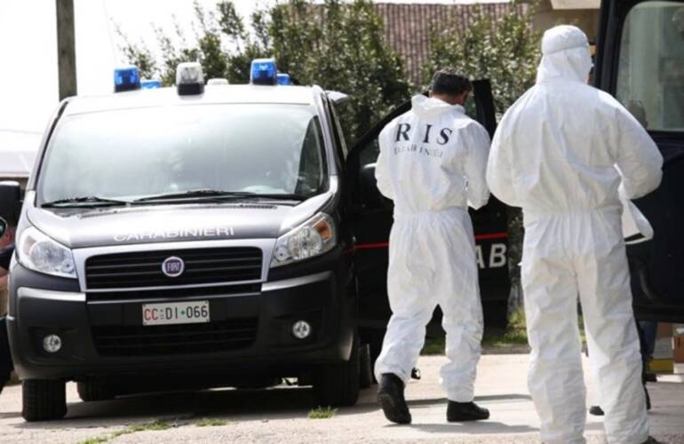 Padre e figlio uccisi e chiusi in sacchi di plastica