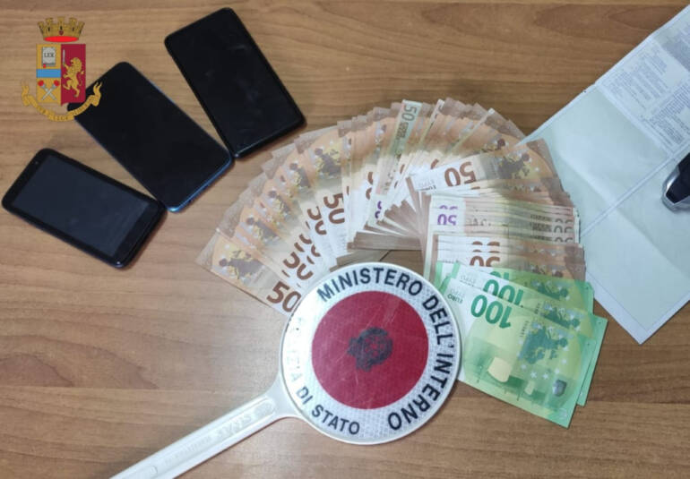 Spaccio a Ischia, preso il pusher della movida: sequestrati soldi e droga