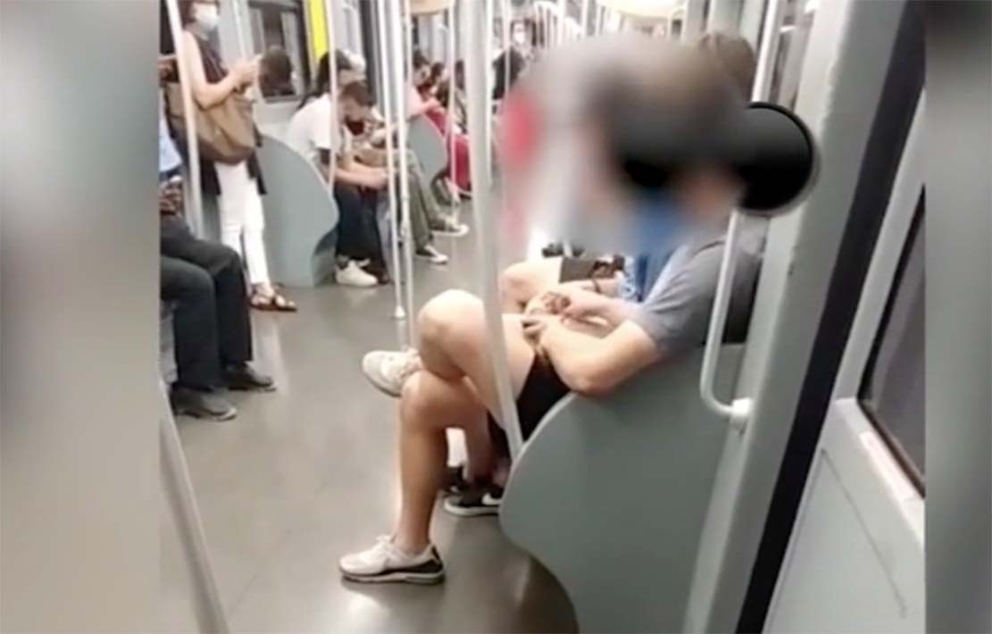 Sniffano cocaina fra i passeggeri in metropolitana. IL VIDEO CHOC