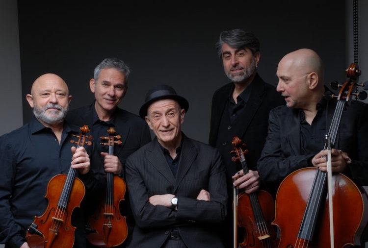 Peppe Servillo e i Solis String Quartet all’Anfiteatro Romano di Avella